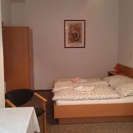 Pension Und Restaurant Die Burg Ehrenfriedersdorf Zewnętrze zdjęcie